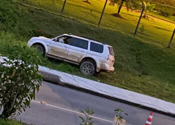 Motorista colide contra poste e deixa moradores de Jaraguá do Sul sem energia