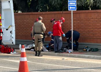 [Vídeo e fotos] URGENTE: Motociclista morre após grave acidente em Jaraguá do Sul