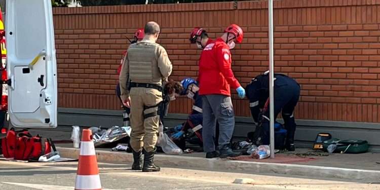 [Vídeo e fotos] URGENTE: Motociclista morre após grave acidente em Jaraguá do Sul