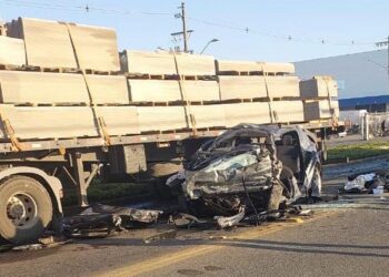 [Vídeo] Homem morre em acidente entre carro e carreta na Rodovia do Arroz