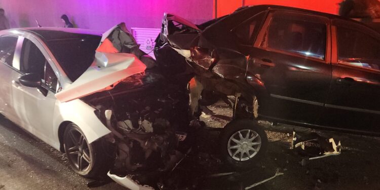 [Fotos] Motorista bate em carro estacionado em Jaraguá do Sul