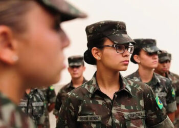 Mulheres poderão se alistar no serviço militar aos 18 anos