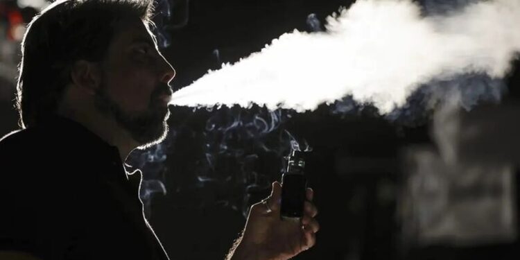 Fiocruz alerta Senado sobre riscos de liberar cigarros eletrônicos