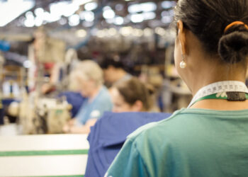 Setor têxtil e de confecções gera 8,2 mil empregos no 1º semestre em SC