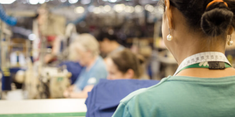 Setor têxtil e de confecções gera 8,2 mil empregos no 1º semestre em SC