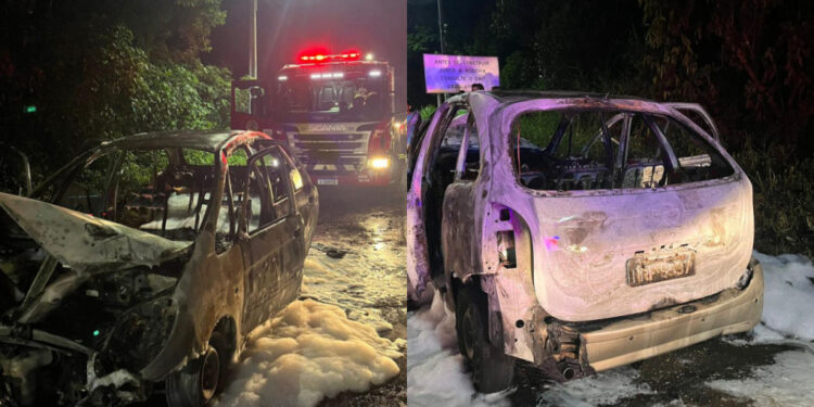 Carro fica destruído após incêndio em Jaraguá do Sul