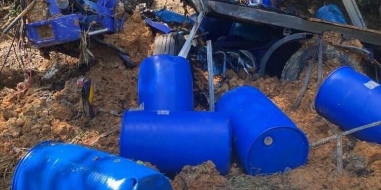 Empresas e motorista são denunciados por vazamento de ácido na Serra Dona Francisca, em Joinville