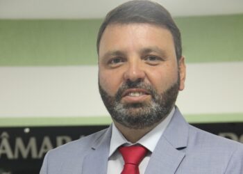 Prefeito afastado de São João do Itaperiú sai da cadeia