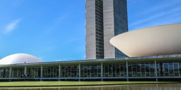 Câmara aprova texto-base que estende desoneração da folha de pagamento