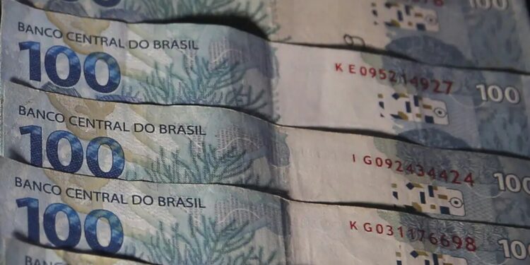 Congresso autoriza governo a recolher dinheiro esquecido em bancos