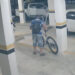 [Vídeo] Homem furta bicicleta em Jaraguá do Sul
