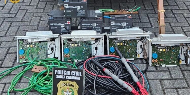 Três homens são presos em Jaraguá do Sul por furtar equipamentos de telefonia