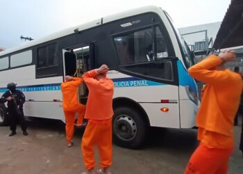 Governo de SC realiza maior transferência de detentos para outro estado da história