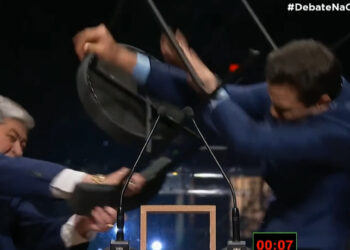 [Vídeo] Datena agride Marçal em debate