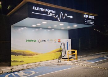 Celesc passa a cobrar por recarga de veículos elétricos no estado
