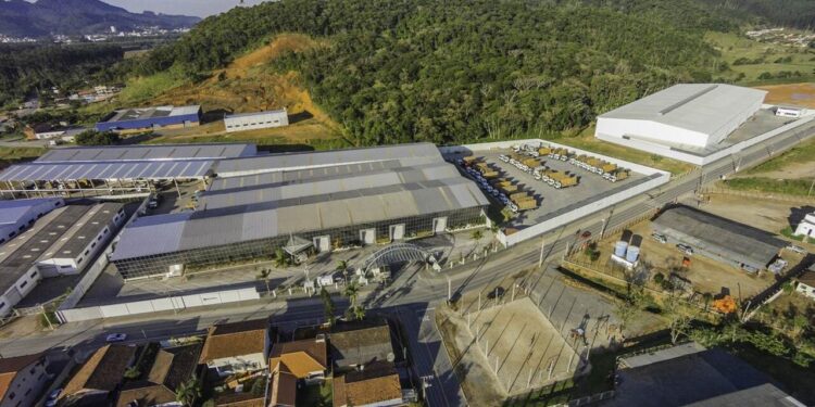 Empresa Real Vidros, de Jaraguá do Sul, está contratando