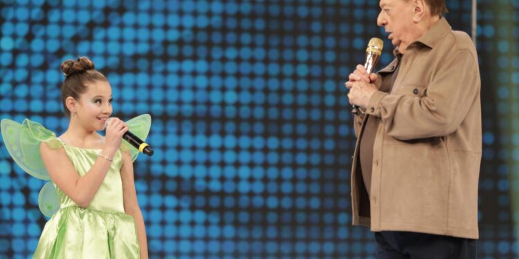 Cantora mirim de Jaraguá do Sul se apresenta no programa Raul Gil