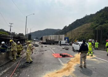 Idoso morre em acidente com 5 caminhões na BR-376, no PR