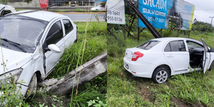 [Fotos e vídeo] Carro bate em poste em Jaraguá e cinco mil clientes da Celesc ficam sem energia elétrica