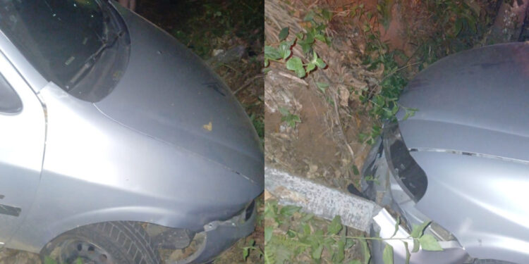 Motorista fica ferido após bater carro contra barranco em Schroeder
