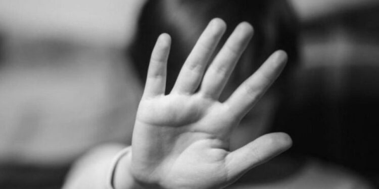 Menino de 6 anos sofre abuso sexual do filho da babá em Jaraguá do Sul