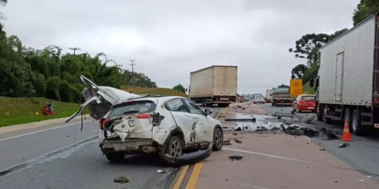 Jovem morre em acidente entre cinco veículos em Mafra