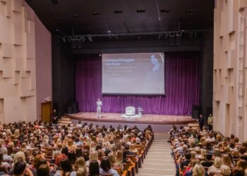 Palestra de Cíntia Chagas arrecada R$ 88 mil para instituições de Jaraguá do Sul