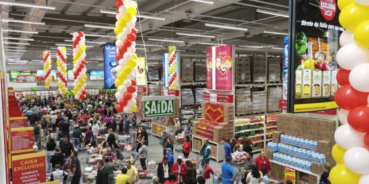 Fort Atacadista celebra 25 anos com promoções imperdíveis até o fim de outubro