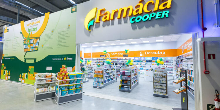 Farmácia Cooper completa 20 anos em Santa Catarina