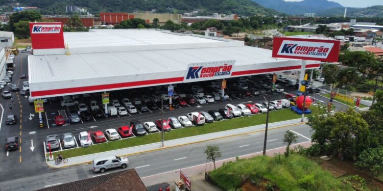 Grupo Koch realiza mutirão de contratação nas lojas de Jaraguá do Sul e Guaramirim