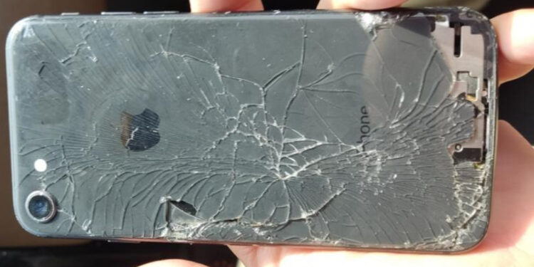 Motorista joga drogas e celular pela janela durante fuga da polícia em Schroeder