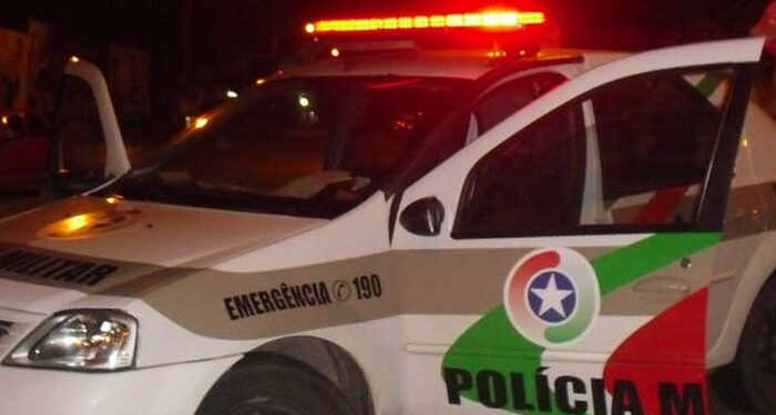 Bandidos armados invadem casa e amarram família em Blumenau