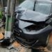 Carro colide contra poste em Schroeder