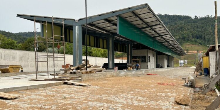 [Vídeo] Terminal de passageiros da Barra do Rio Cerro deve ficar pronto neste mês