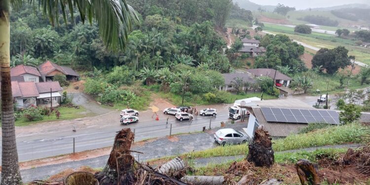 Urgente: Assaltante é preso em Guaramirim após rápida ação da Polícia Militar