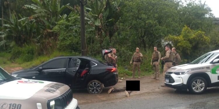 Homem que assaltou mulher em Jaraguá venderia veículo para pagar dívida com facção criminosa