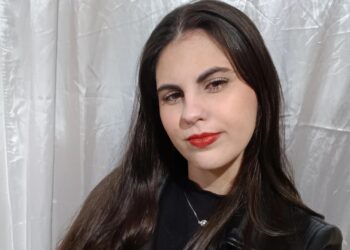 Jovem morre em Schroeder após bater carro contra árvore