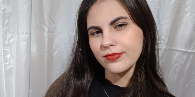 Jovem morre em Schroeder após bater carro contra árvore