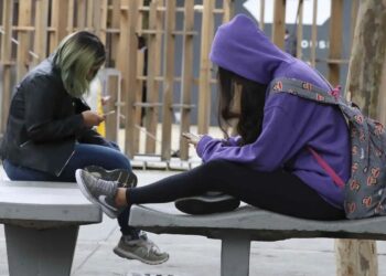 Maioria dos municípios da região proíbe o uso de celulares nas escolas da rede municipal