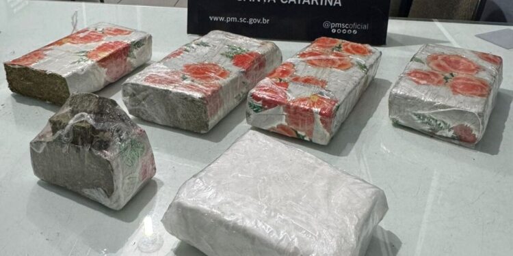 Homem é preso com 2 quilos de maconha e 500 gramas de cocaína em Jaraguá do Sul