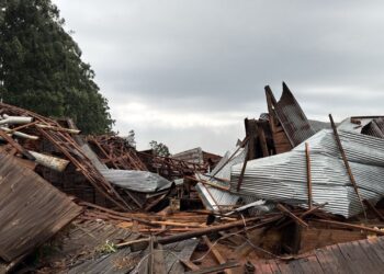 Ventos de até 100 km/h e temporais provocam estragos em Santa Catarina