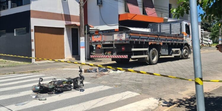 Mulher morre após ser atingida por caminhão em Guaramirim