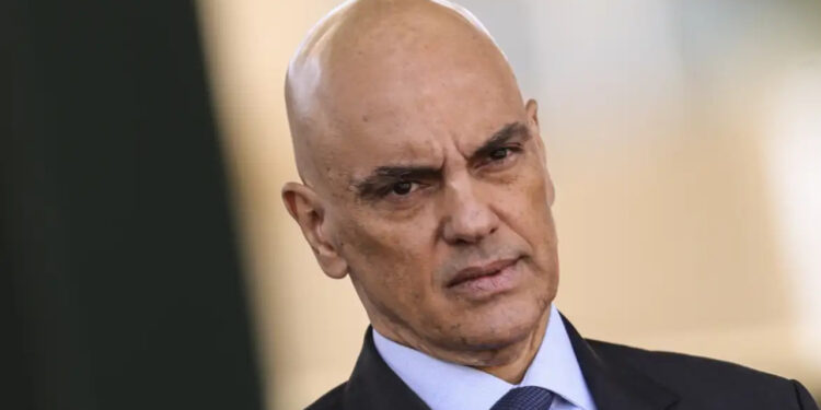 Moraes autoriza X a voltar a operar no Brasil após rede cumprir exigências