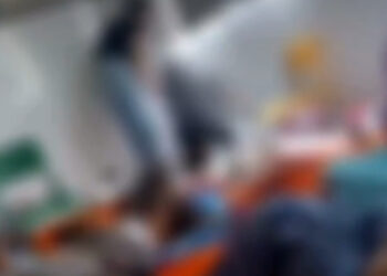 [Vídeo] Mulher é demitida após agredir criança em escola de Criciúma: “Deita aqui e fica bem quietinho”