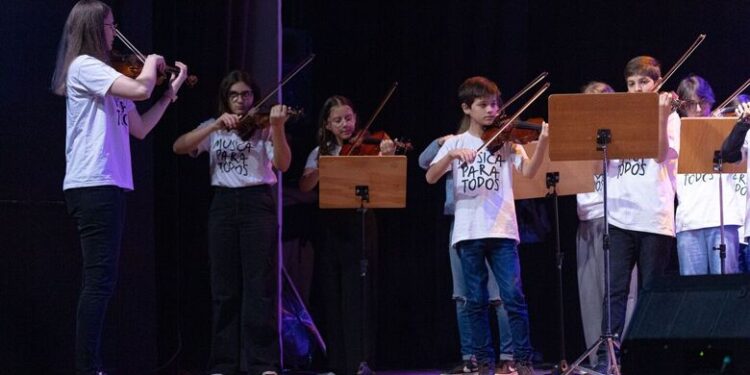 Projeto Música Para Todos está com inscrições abertas em mais de dez modalidades