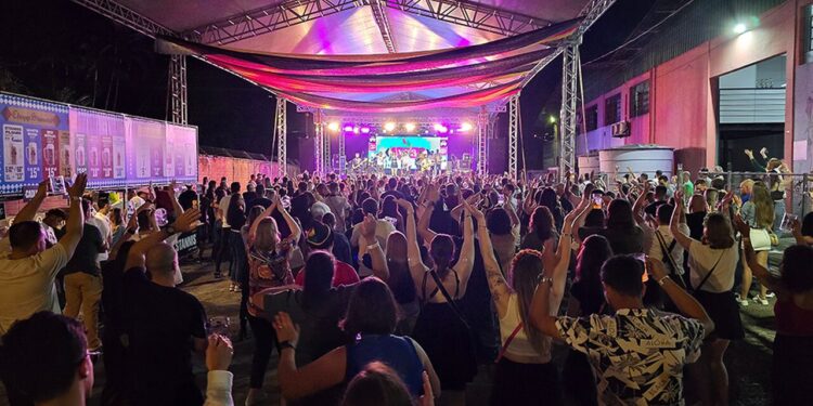 Stannis celebra início das festas de outubro com ingressos esgotados e mais de uma tonelada de alimentos doados