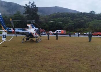 Helicóptero dos bombeiros cai e mata tripulação durante buscas de monomotor em MG