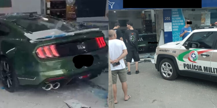 [Vídeo] Carro de luxo entra em comércio após acidente em Jaraguá do Sul