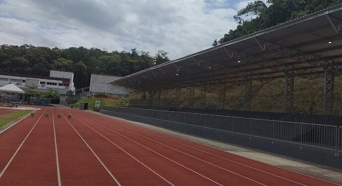 Cobertura da arquibancada na Pista de Atletismo de Jaraguá do Sul fica pronta