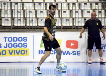 Com casa cheia, Jaraguá decide classificação à final da Liga Nacional